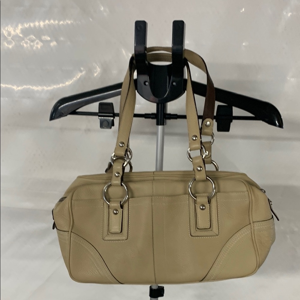 Elegant Tan Leather Handbag